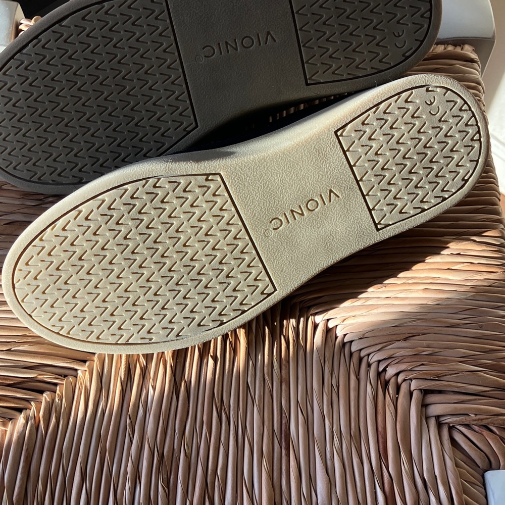 Vionic Thrive Slip-On Sneakers | Black Leather & Suede | Size 6.5